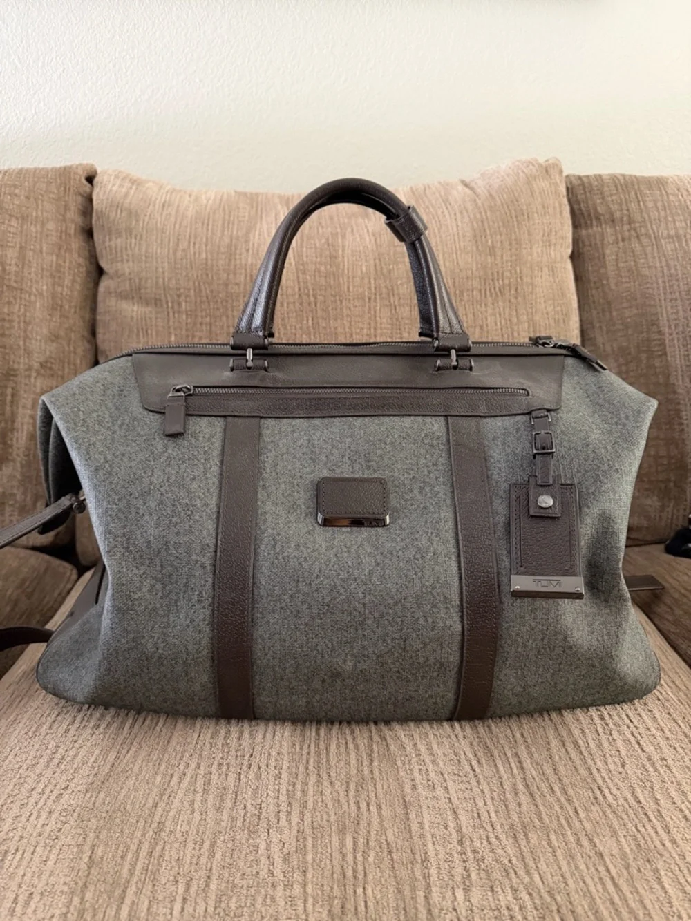Tumi Astor San Remo Men's Duffle Bag In Earl Gray Brown. Perfect condition.